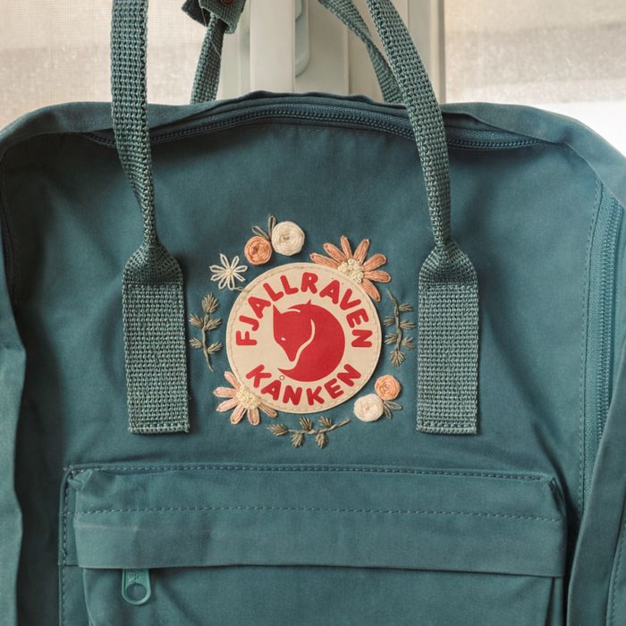 ОРИГИНАЛНА раница Fjallraven Kanken frost green ръчно бродирана