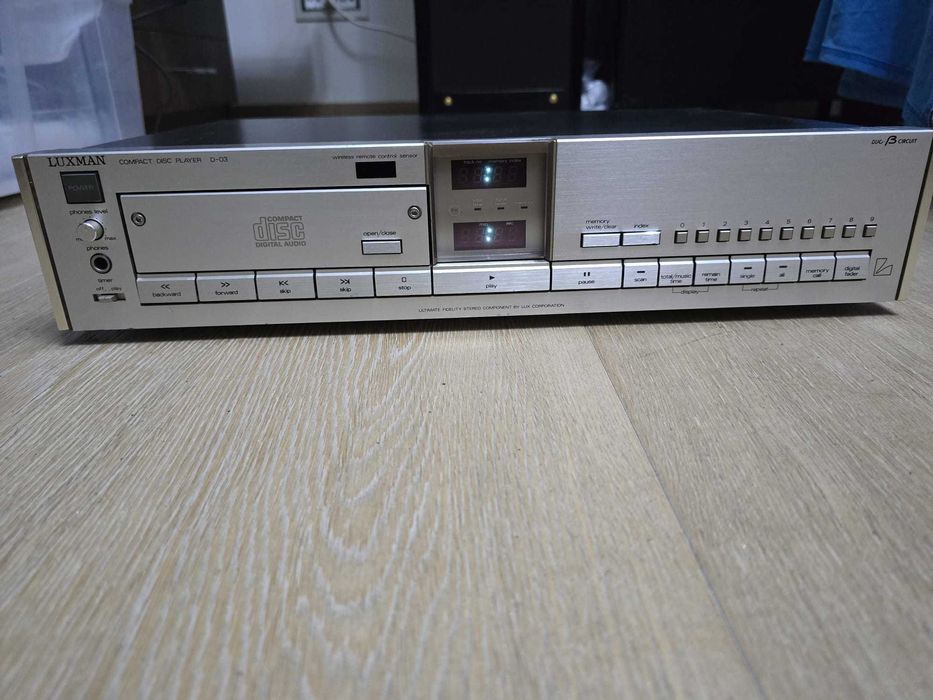CD Player Luxman D-03 – Defect, pentru piese / reparatie