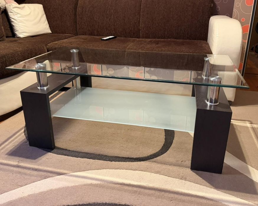 Стъклена холна маса