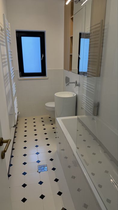 prietar vând apartament 2 camere (posibil 3) zona Piata Amzei