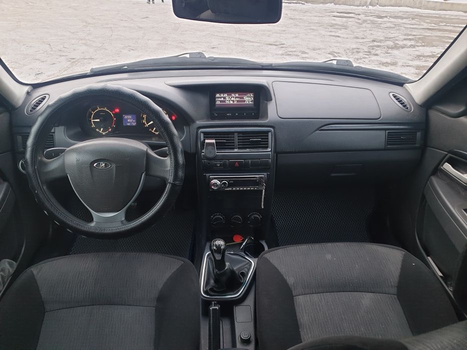 Продам  приору.      .