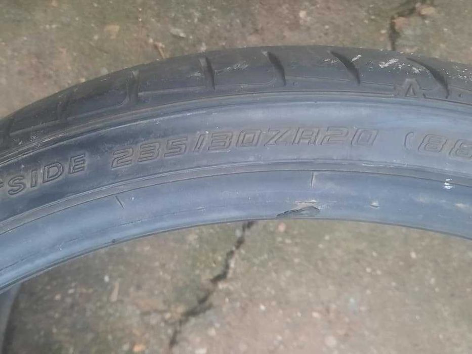 2 Броя Гуми 235/30/20 Falken