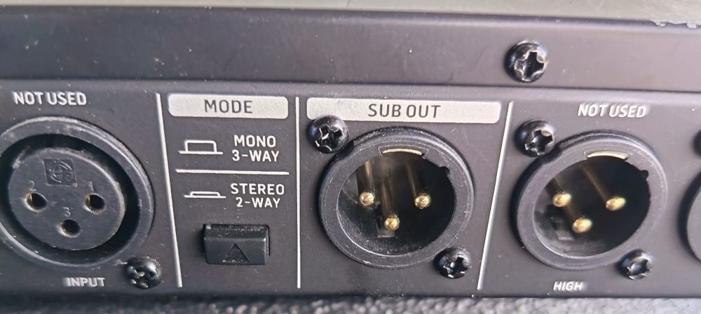 Crossover Behringer CX 2310