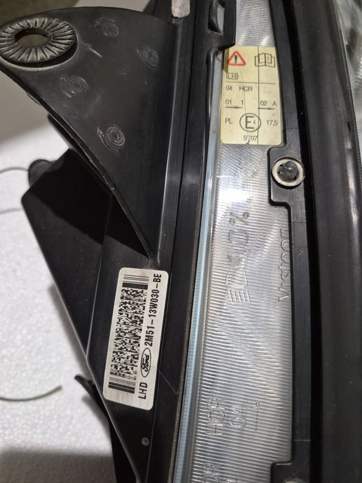 Ляв и Десен  Фар L и R  Форд Фокус/Ford Focus  2000--2004 година MK1