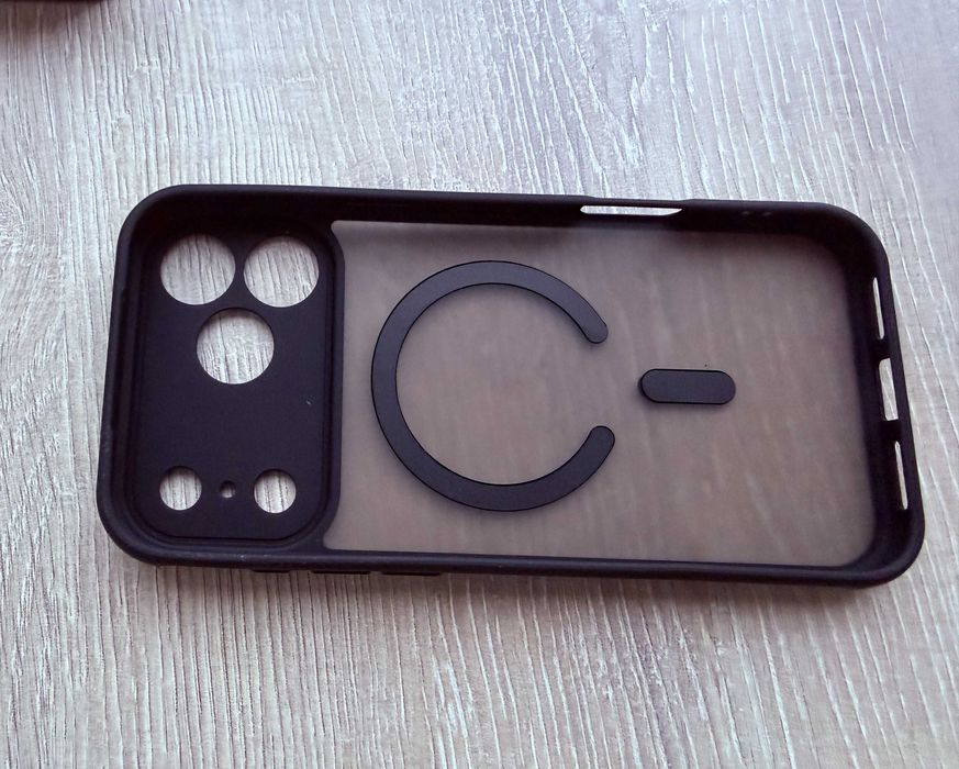 Карбонов кейс за iPhone 17pro max + подарък