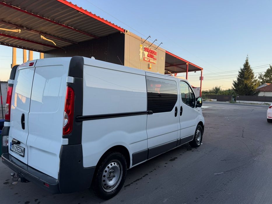 Renault Trafic 2.0 dCi • 2013 • 6 locuri • 275.900 km