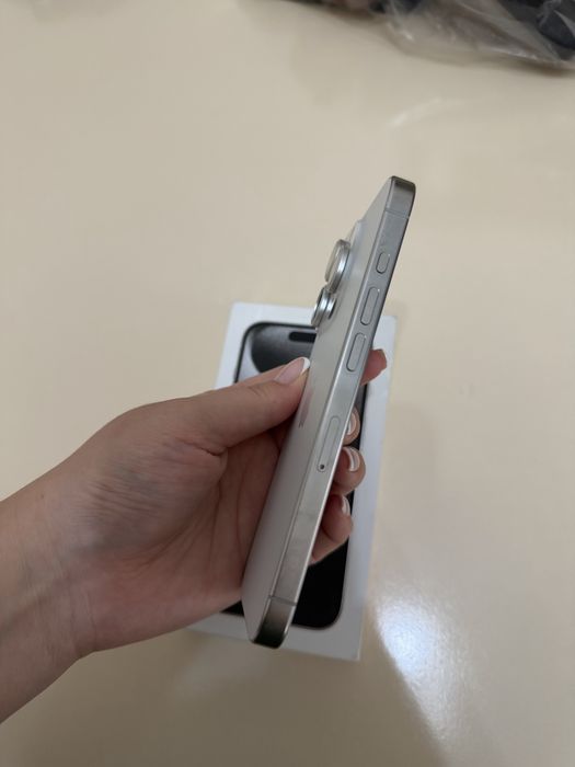 Iphone 15 pro White