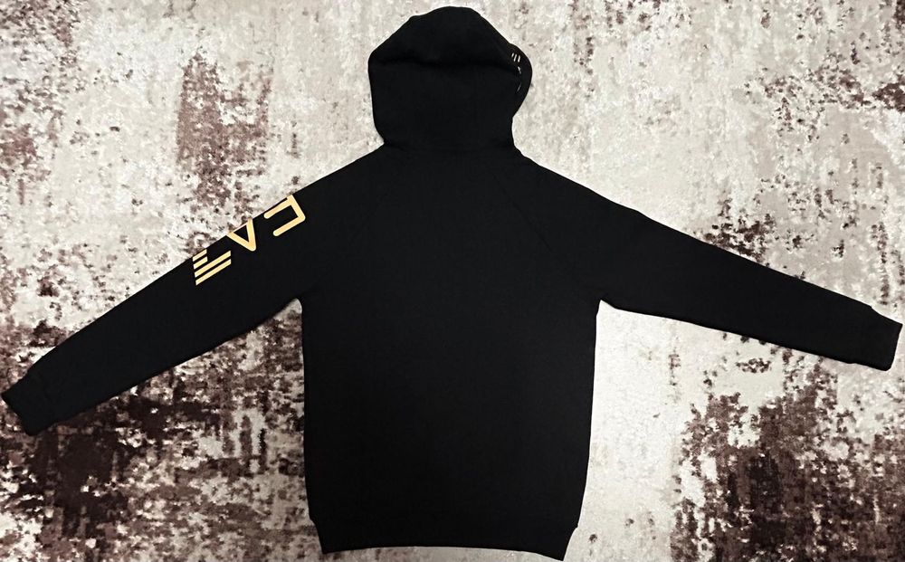 Vând compleu nou de bărbați Emporio Armani EA7