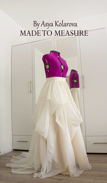 Сватбена пола по поръчка Булчинска Рокля Екрю Драпиран дизайн Шлейф