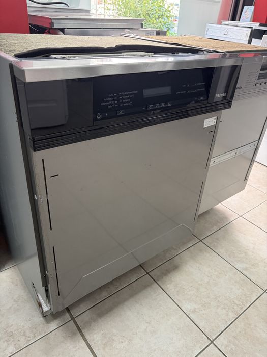 MIELE G6820 sci миялна за полувграждане AutoOpen/24 мес гаранция
