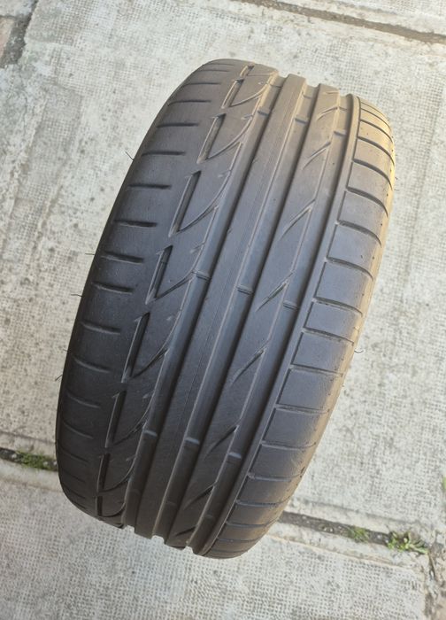 O bucată 245/40 R18 vară - una Goodyear Bridgestone