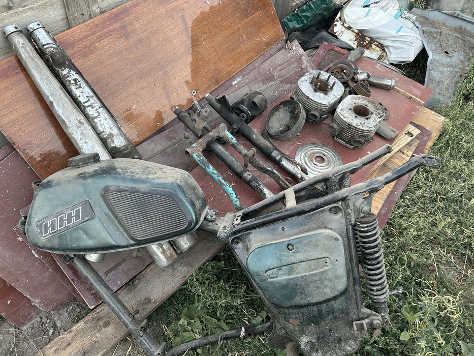 Продам запчасти на мотоцикл.