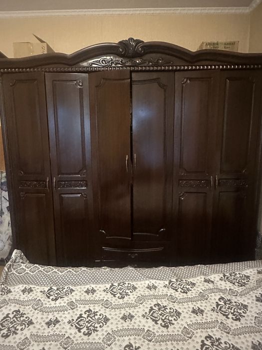 Продам 6ти даерный шкаф