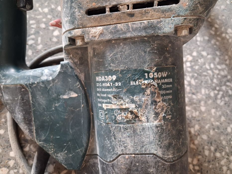 Продавам перфоратор