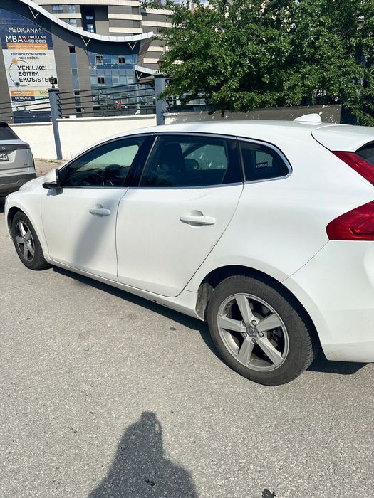 Volvo V40 D2 Automată 2016 – Întreținută, fără investiții necesare