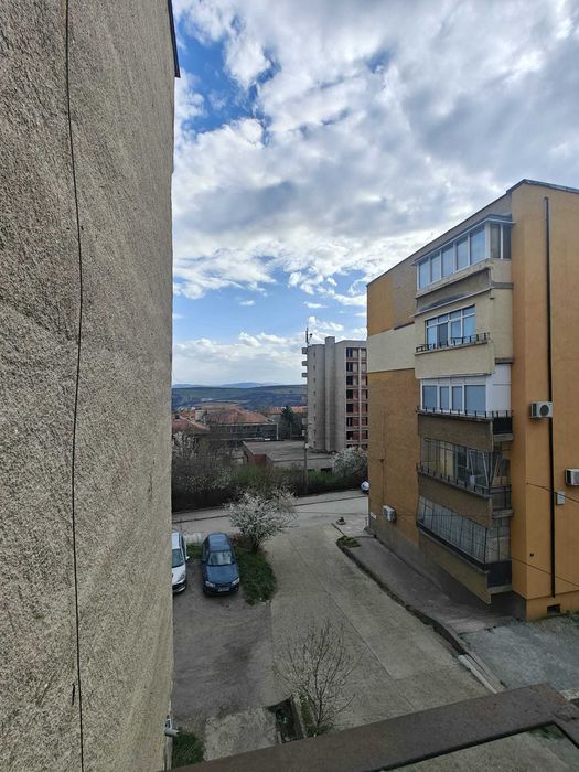Продажба на двустаен апартамент в гр. Бобов дол
