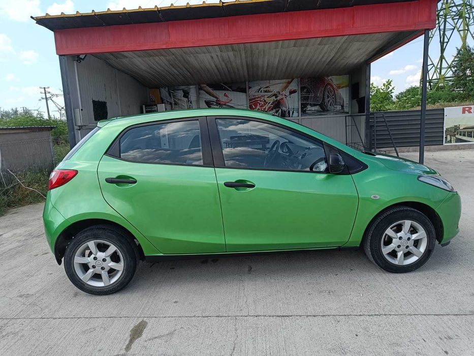 MAZDA 2 2010 — imagine 3