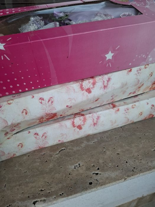 Красиви Порцеланови Кукли със стойки и кутии 40см