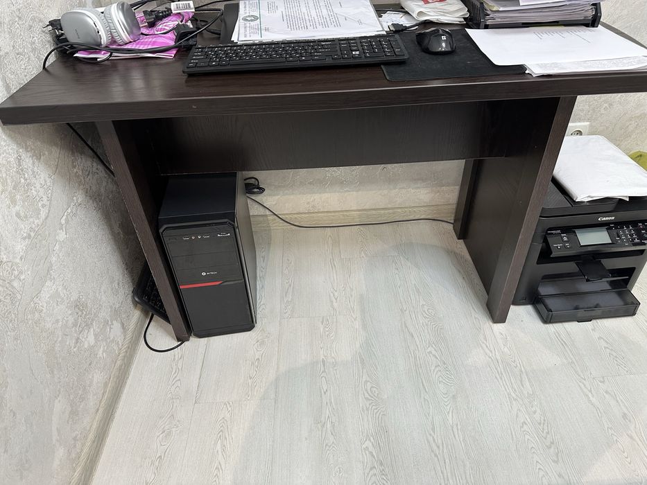 Продам офисный мебель в отличном состоянии