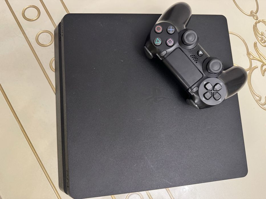 Playstation 4 slim
