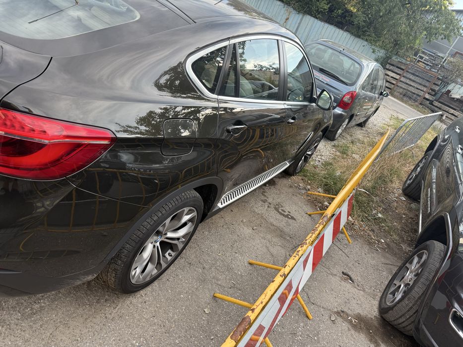 Продава се Десен праг от X6 2015г