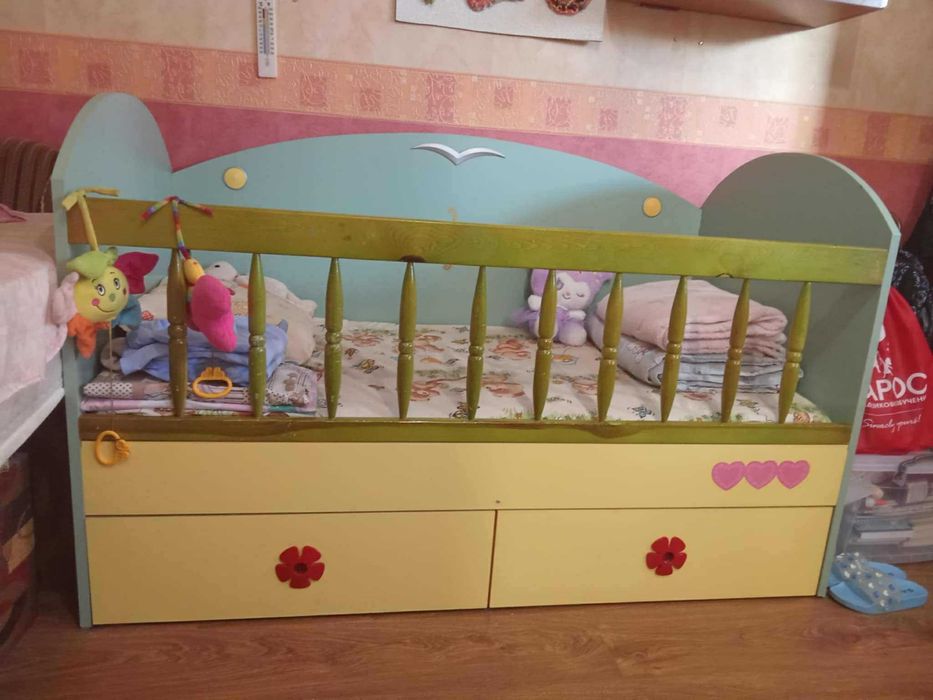 детско легло с матрак 140/70см., с две дълбоки чекмеджета