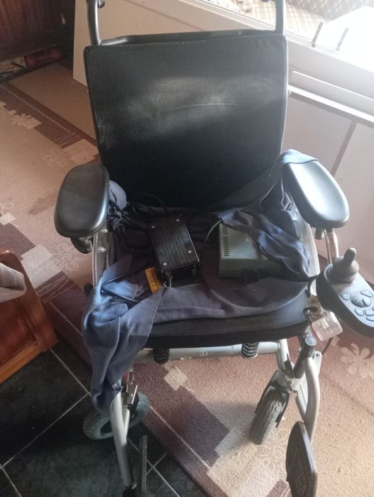Четири колела за Инвалид със истоштена Батерия
