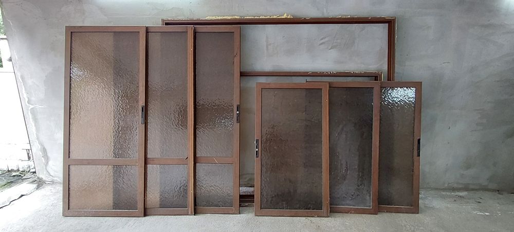 Кафява ПВЦ (PVC) Дограма с Плъзгащи се Витрини + Каси  2 бр