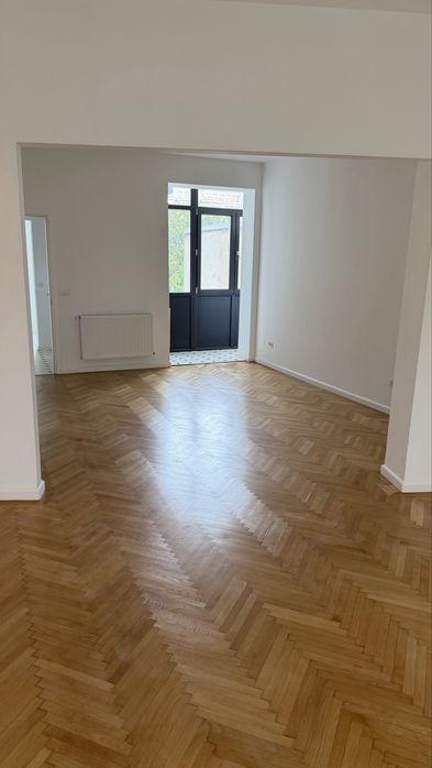 prietar vând apartament 2 camere (posibil 3) zona Piata Amzei