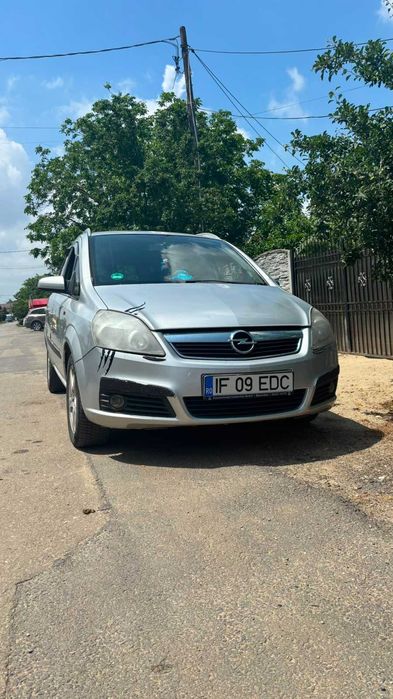 Vând Opel Zafira