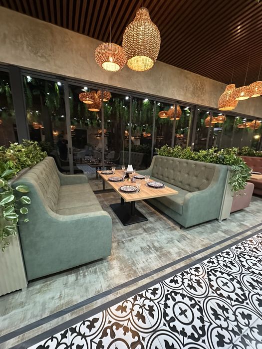 Yumshoq mebel va Stol Kafe va Restorant