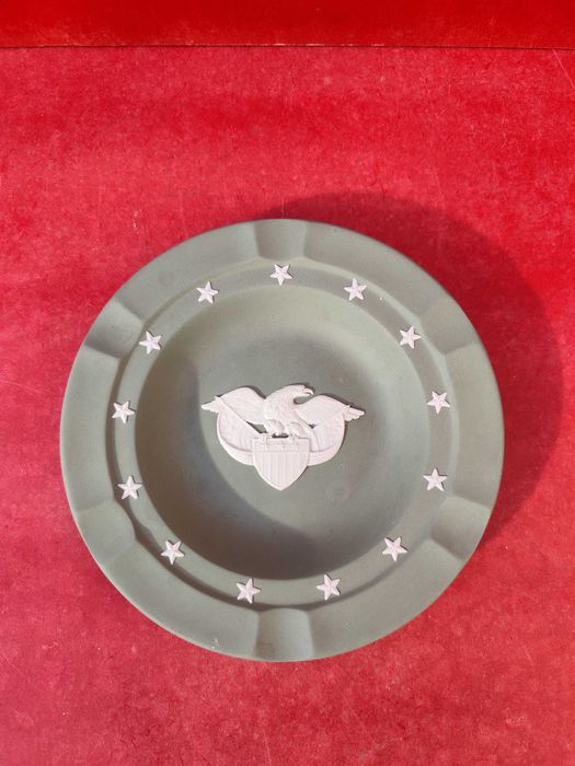 farfurie decorativa din portelan wedgwood