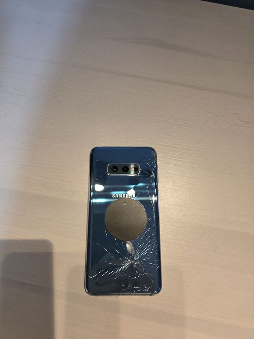 Samsung S10e 6/128гб