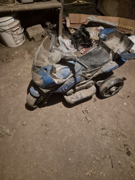 Продам детскую машину и мотоцикл