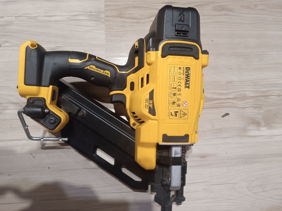 DeWalt DCN 930 такер  за пирони