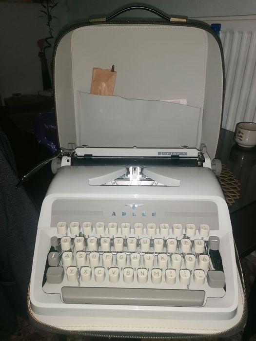 Masina de scris Adler Junior 3