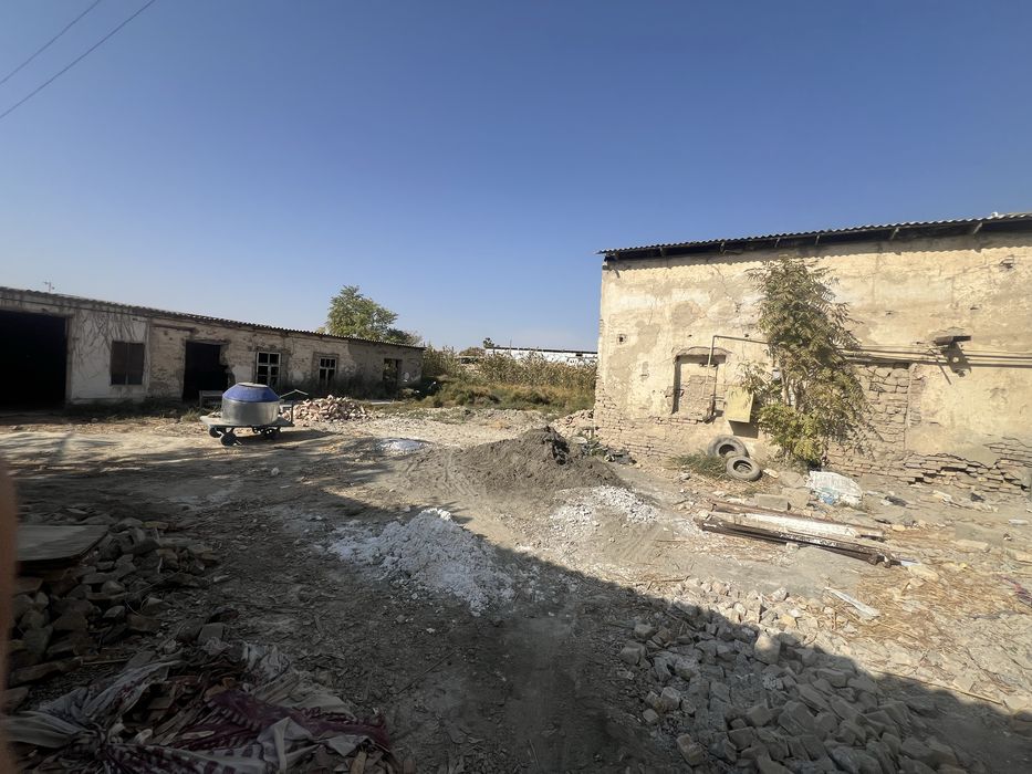 20 сотихли турар жой бинолари билан бирга сотилади