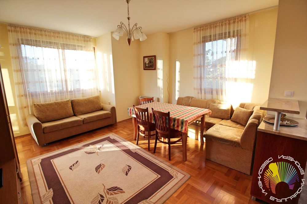 Дава се под наем Двустаен апартамент в Бургас, Център - 60 кв.м за 408 € - Снимка #3