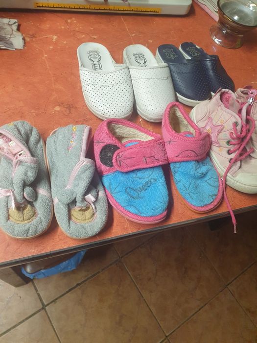 Papuci și sandale