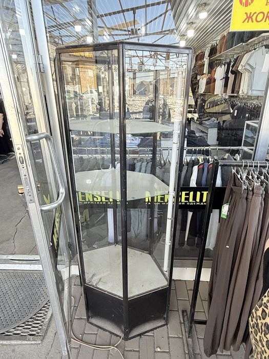Витрина стеклянный