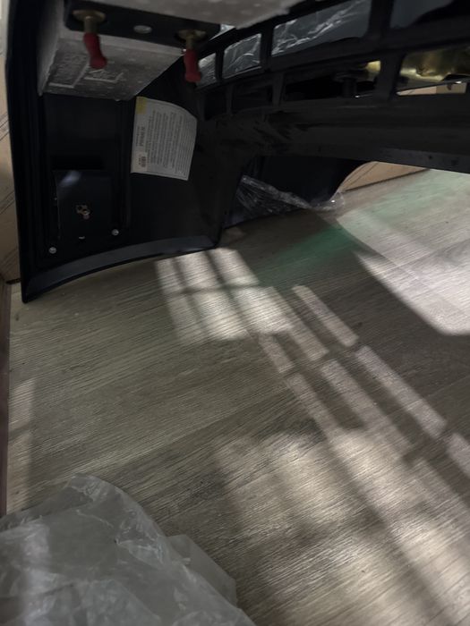 Продам 2 новых бампера w124 w201 Тайвань