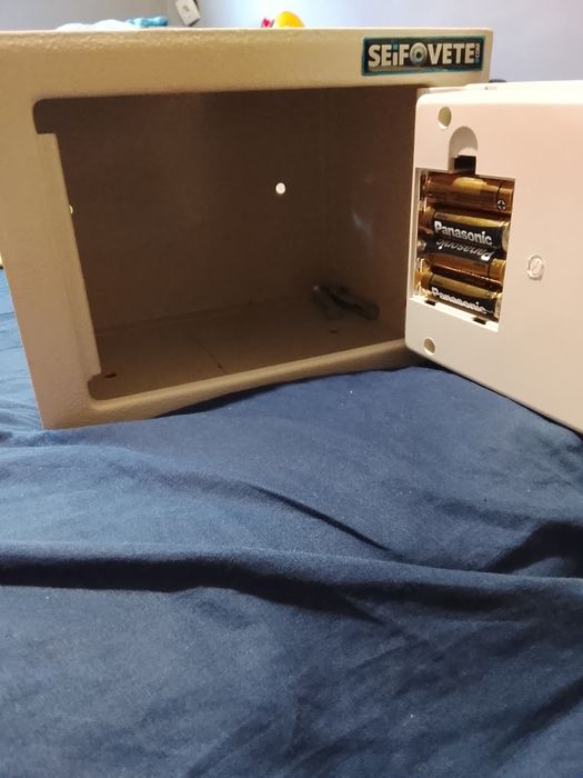 Продава се Сейф каса