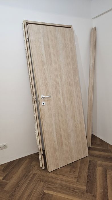 2 usi interior de camera | toc si manere incluse | stare foarte buna