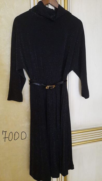 Продам платья и костюмы