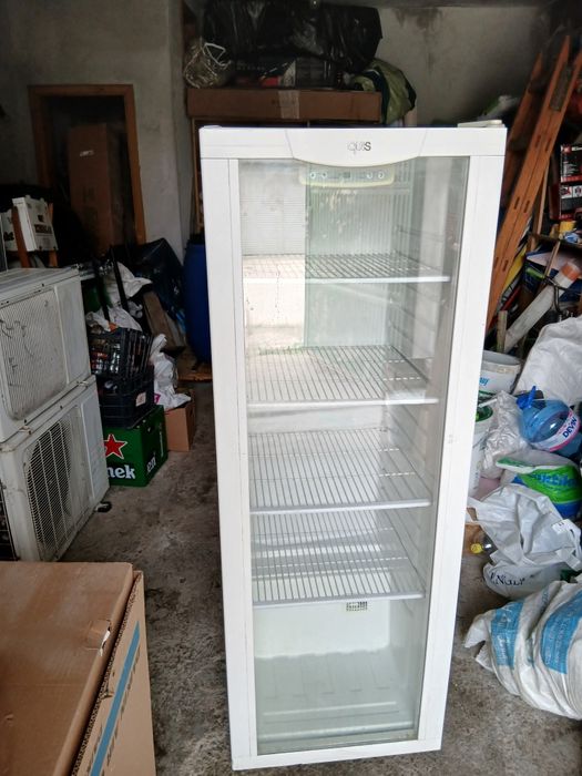 Продавам хладилна витрина втора употреба