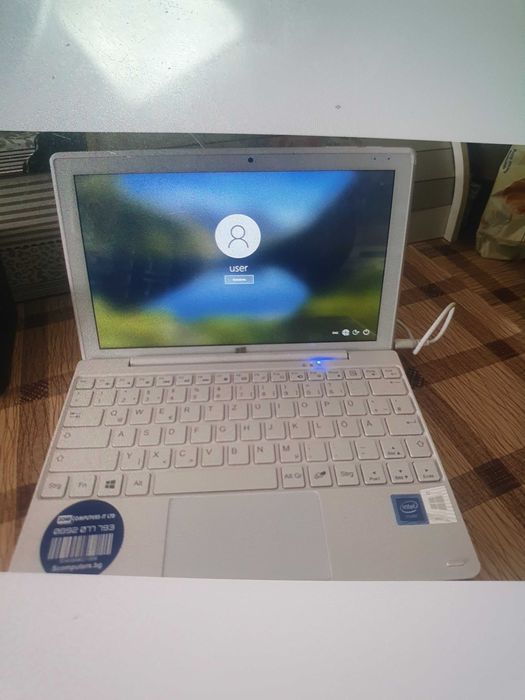 Лап топ таблед 2 в 1 ново