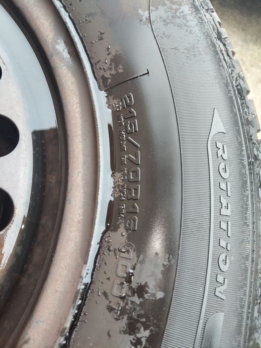 Vând cauciucuri 2 dimensiuni