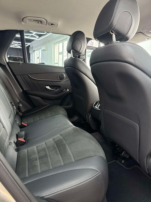 Mercedes-Benz GLC 300 e 4MATIC Off-Roader hibrid