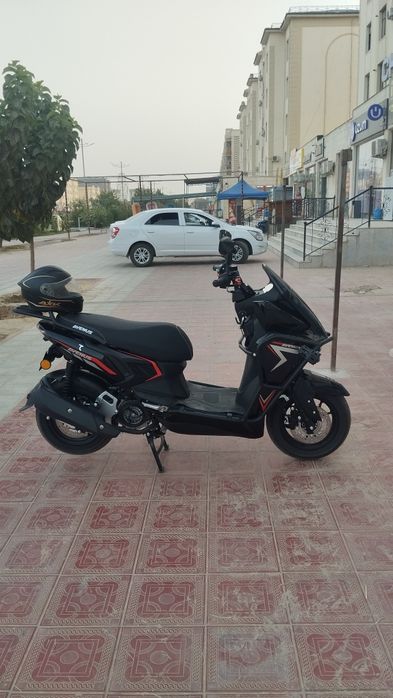 Benzinli skuter sotiladi