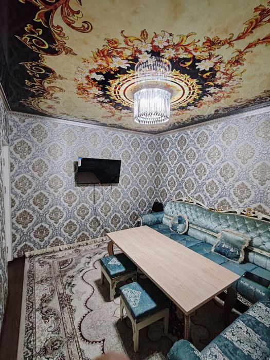 Kosmos domdan 1 etaj 3 xonalik uy sotiladi